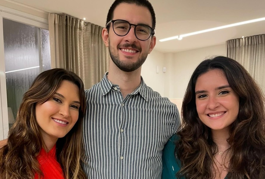 Ftima Bernardes celebra aniversrio de trigmeos