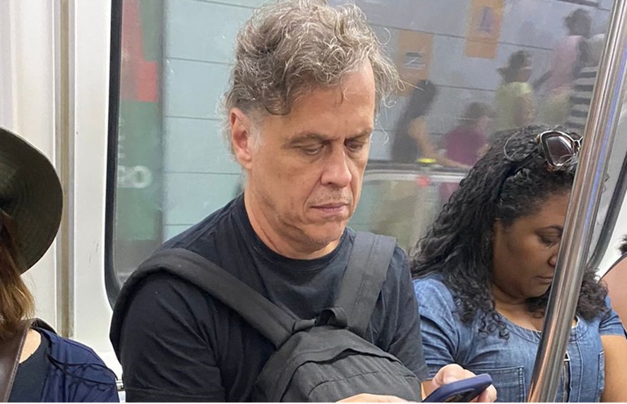 Guilherme Fontes é fotografado no transporte público carioca