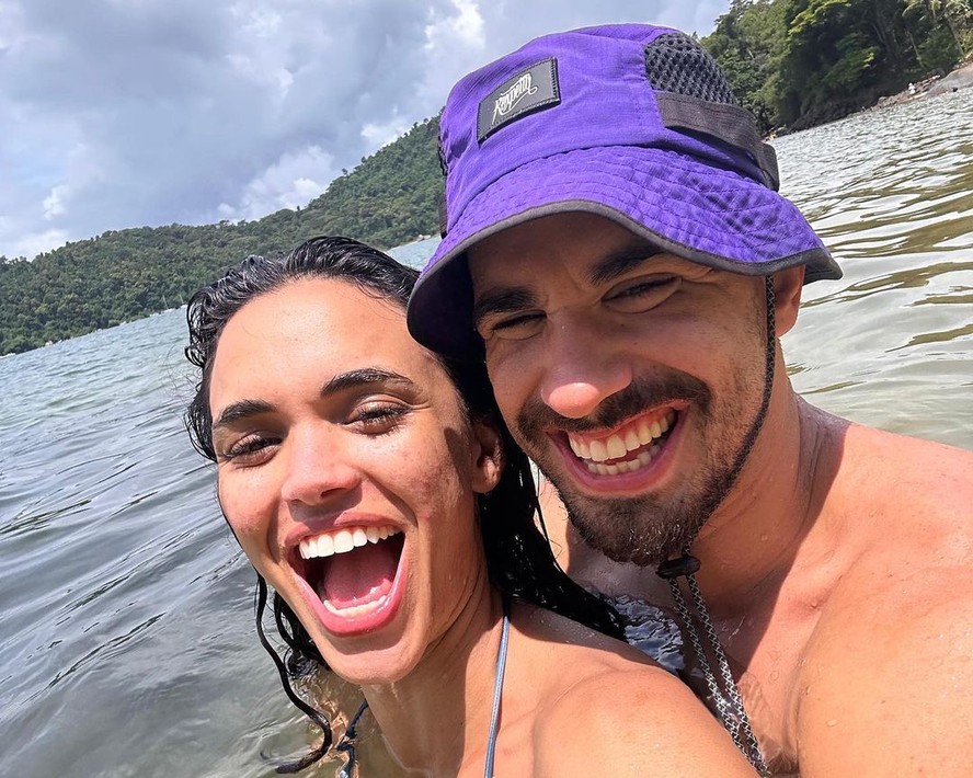 Giovana Cordeiro e namorado curtem viagem romântica a Paraty