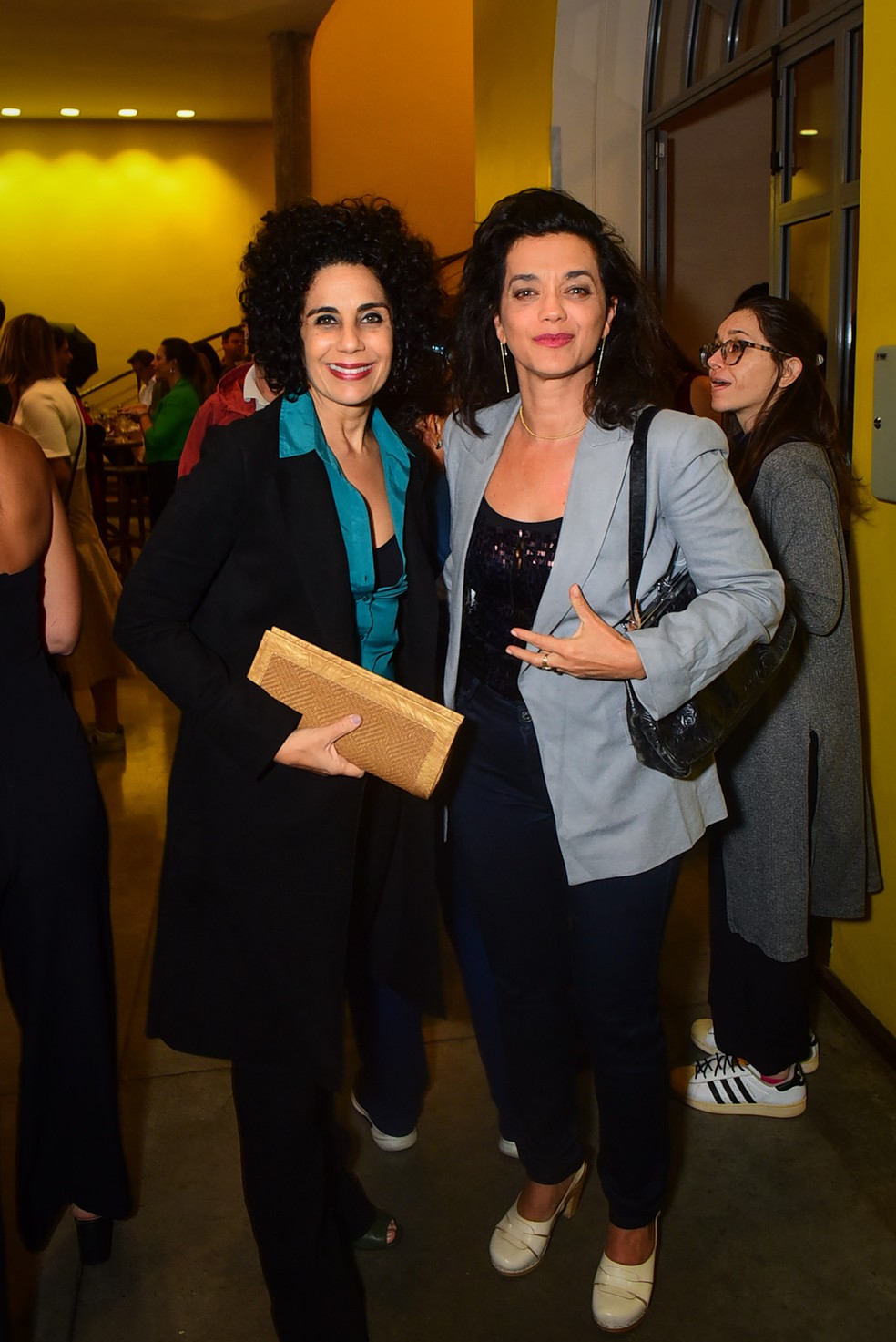 Ana Cecília Costa, de Renascer, faz aparição rara com a namorada