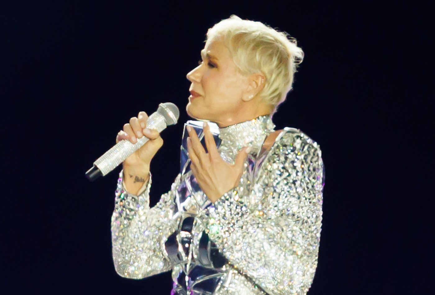 'Me ensina, por favor': Xuxa se explica após crocheteira de 69 anos rebater comentário feito em show