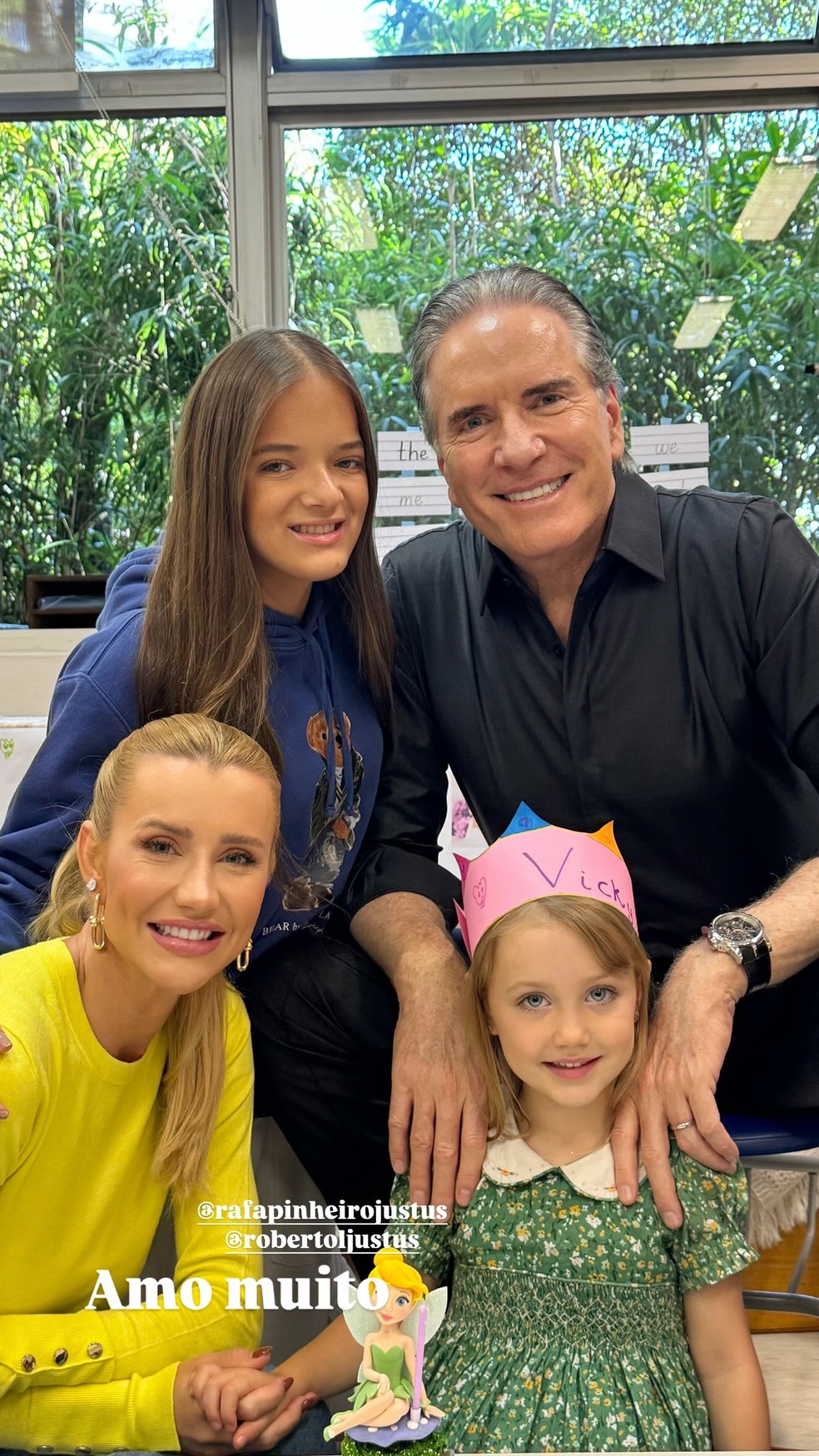 Ana Paula Siebert e Roberto Justus com Vicky e Rafa Justus — Foto: Reprodução/Instagram