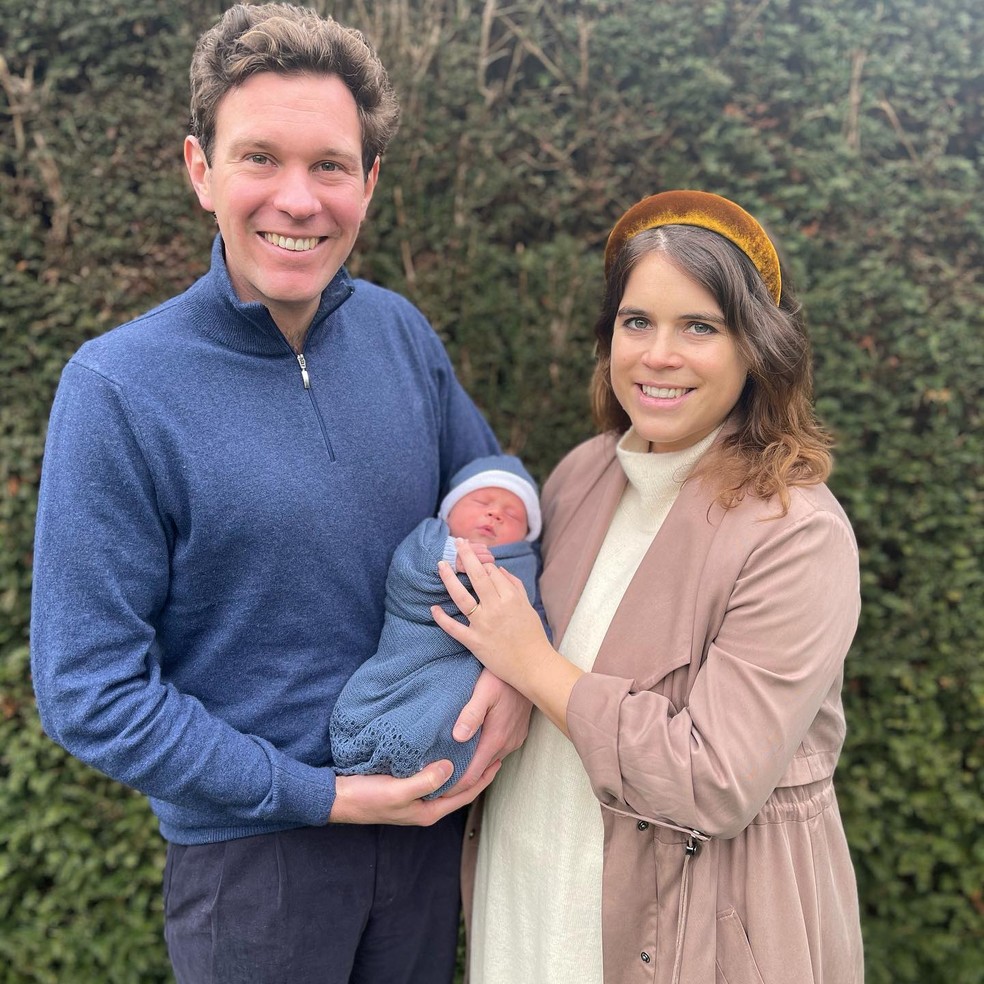 Princesa Eugenie com o marido e o primeiro filho — Foto: Reprodução do Instagram