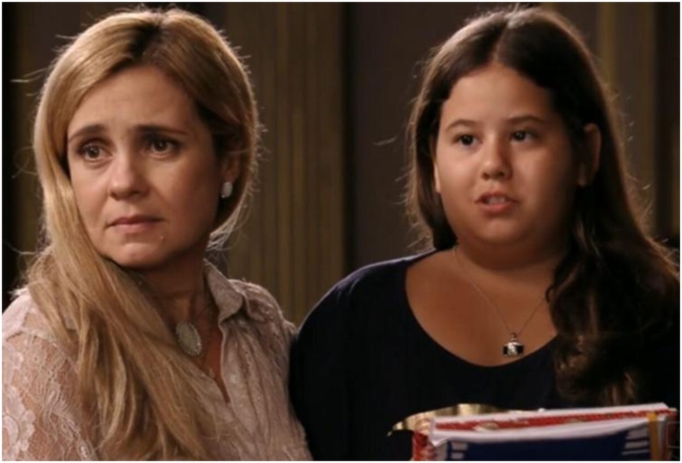 Adriana Esteves e Karol Lannes em 'Avenida Brasil' — Foto: Reprodução/Globo