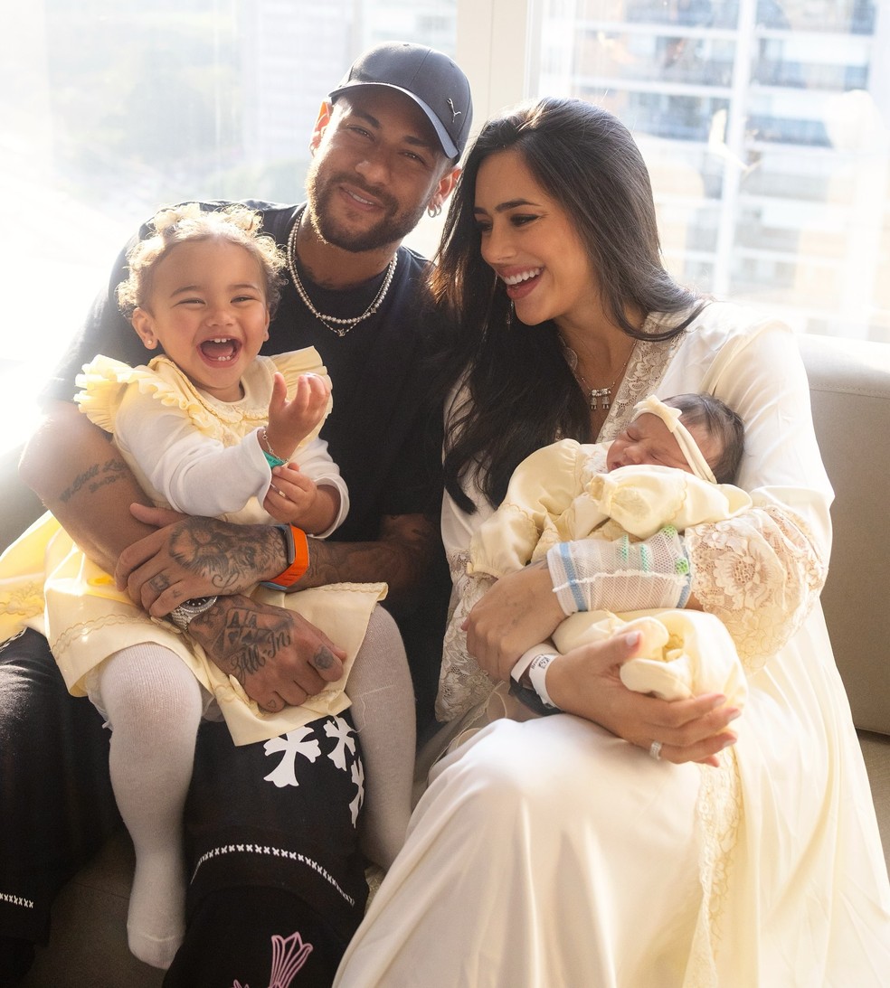 Neymar e Bruna Biancardi apresentam Mel em fotos com Mavie — Foto: Reprodução/Instagram