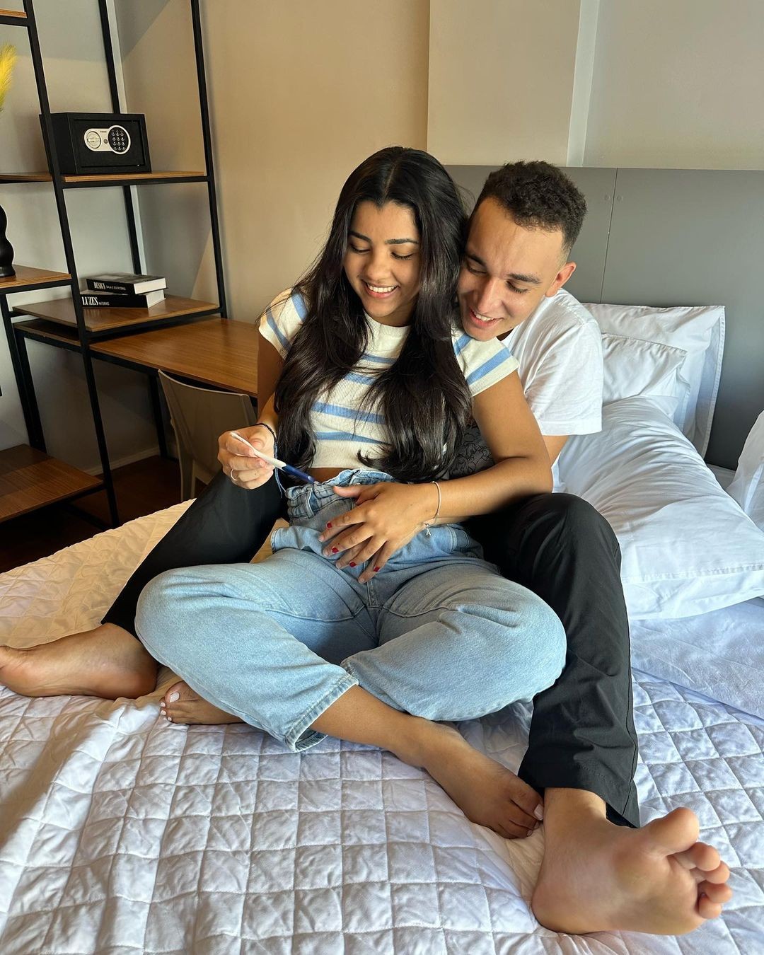 Ary Mirelle e João Gomes anunciaram a gravidez em show, e esperam o primeiro bebê— Foto: Reprodução Instagram