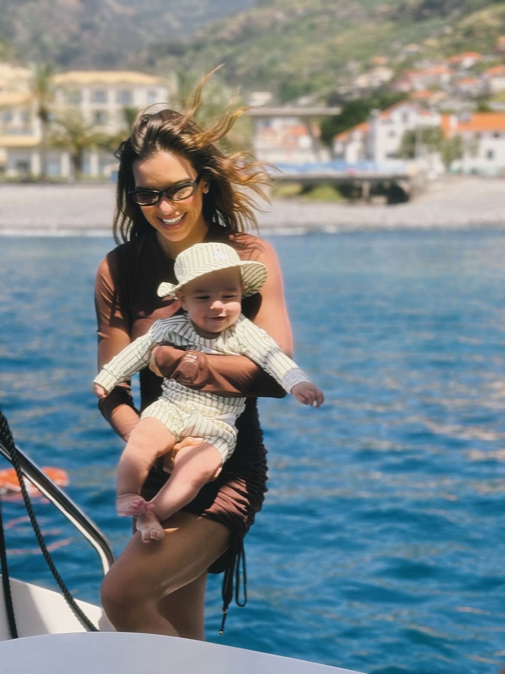 Mariana Rios com o filho e o marido &mdash; Foto: Reprodu&ccedil;&atilde;o/Instagram