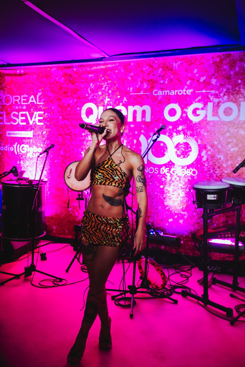 No Camarote Quem, Priscilla eleva o clima com hits de carnaval &mdash; Foto: Rafael Strabelli/Quem