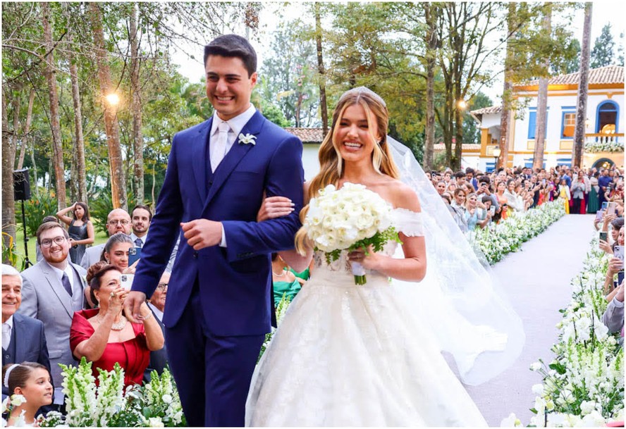 Júlia Vieira e Luigi César se casam em cerimônia religiosa transmitida ...