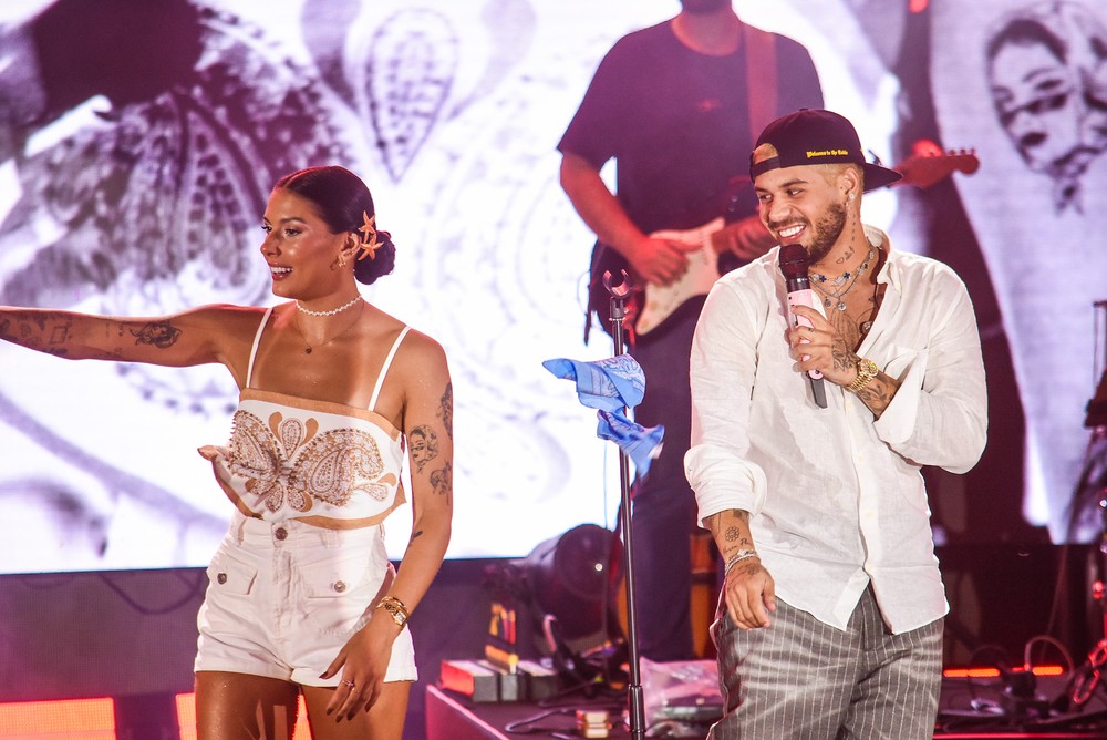 Ana Castela sobe ao palco e canta com Zé Felipe após término — Foto: Will Dias / Brazil News