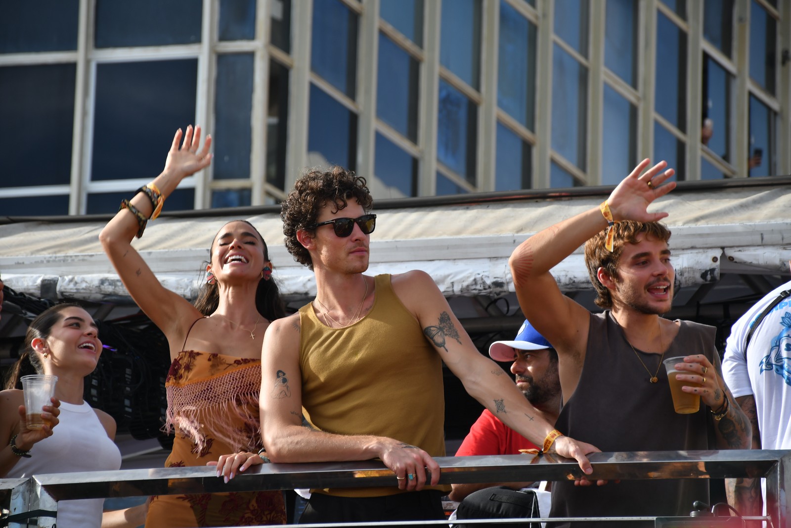 João Lucas curtiu trio em Salvador com Bruna Marquezine e Shawn Mendes — Foto: Claudio Cavalheiro/ Brazil News