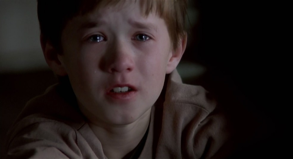 Haley Joel Osment em cena de 'O Sexto Sentido' (1999) &mdash; Foto: Divulga&ccedil;&atilde;o