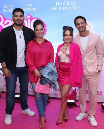 Larissa Manoela e André Luiz Frambach com Camille Frambach e Maxz Fernandez