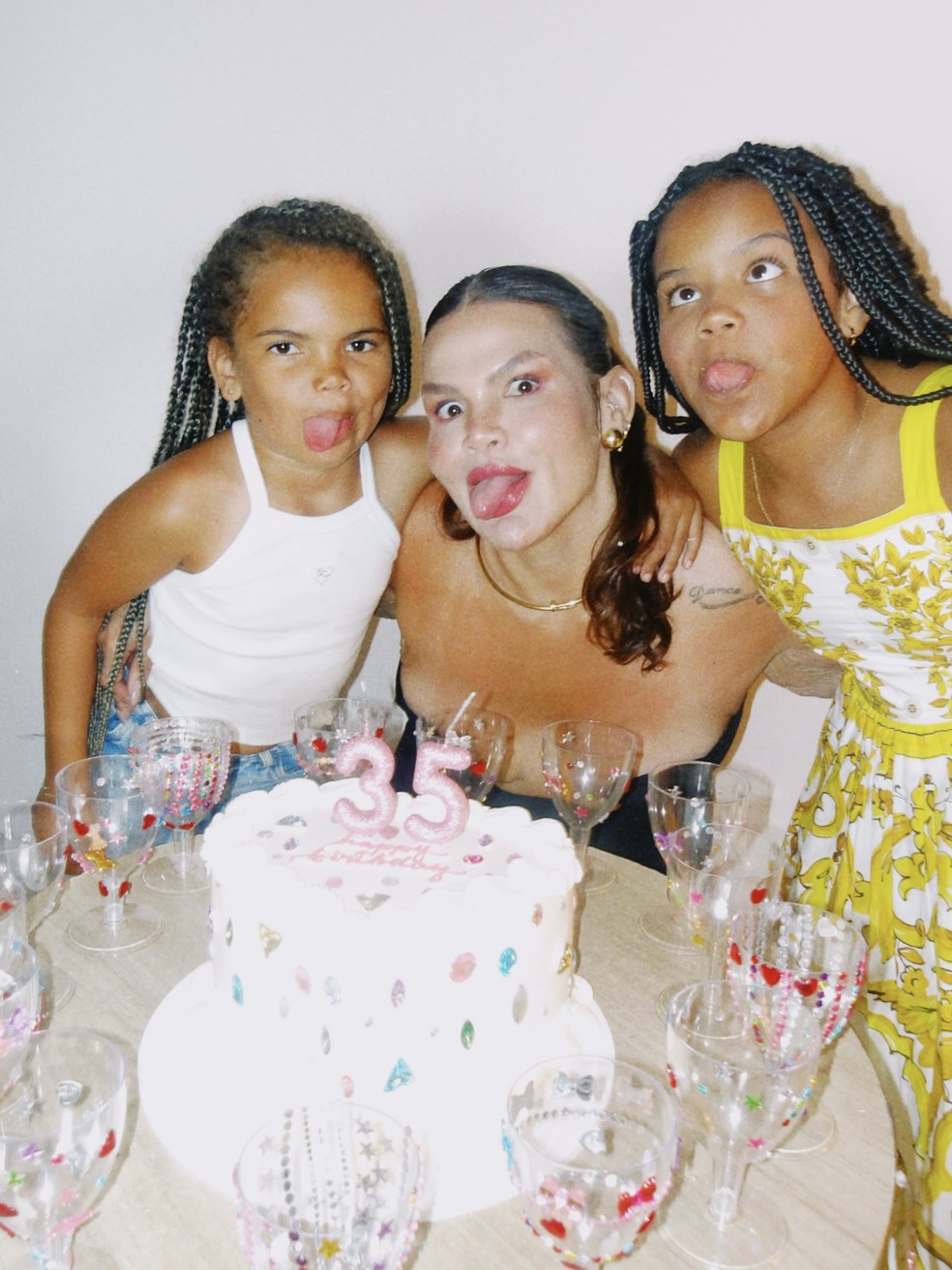 Thais Carla mostra fotos da festa de 35 anos: 'Do jeitinho que eu queria' — Foto: Reprodução/Instagram