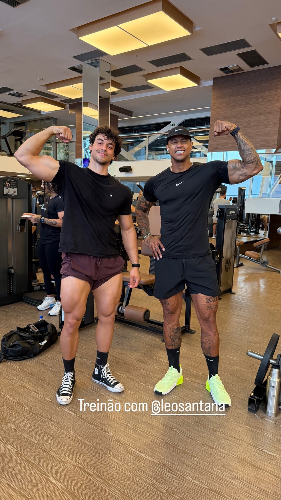 Victor Alexandre, filho de Carla Perez e Xanddy, em treino com Léo Santana — Foto: Reprodução/Instagram