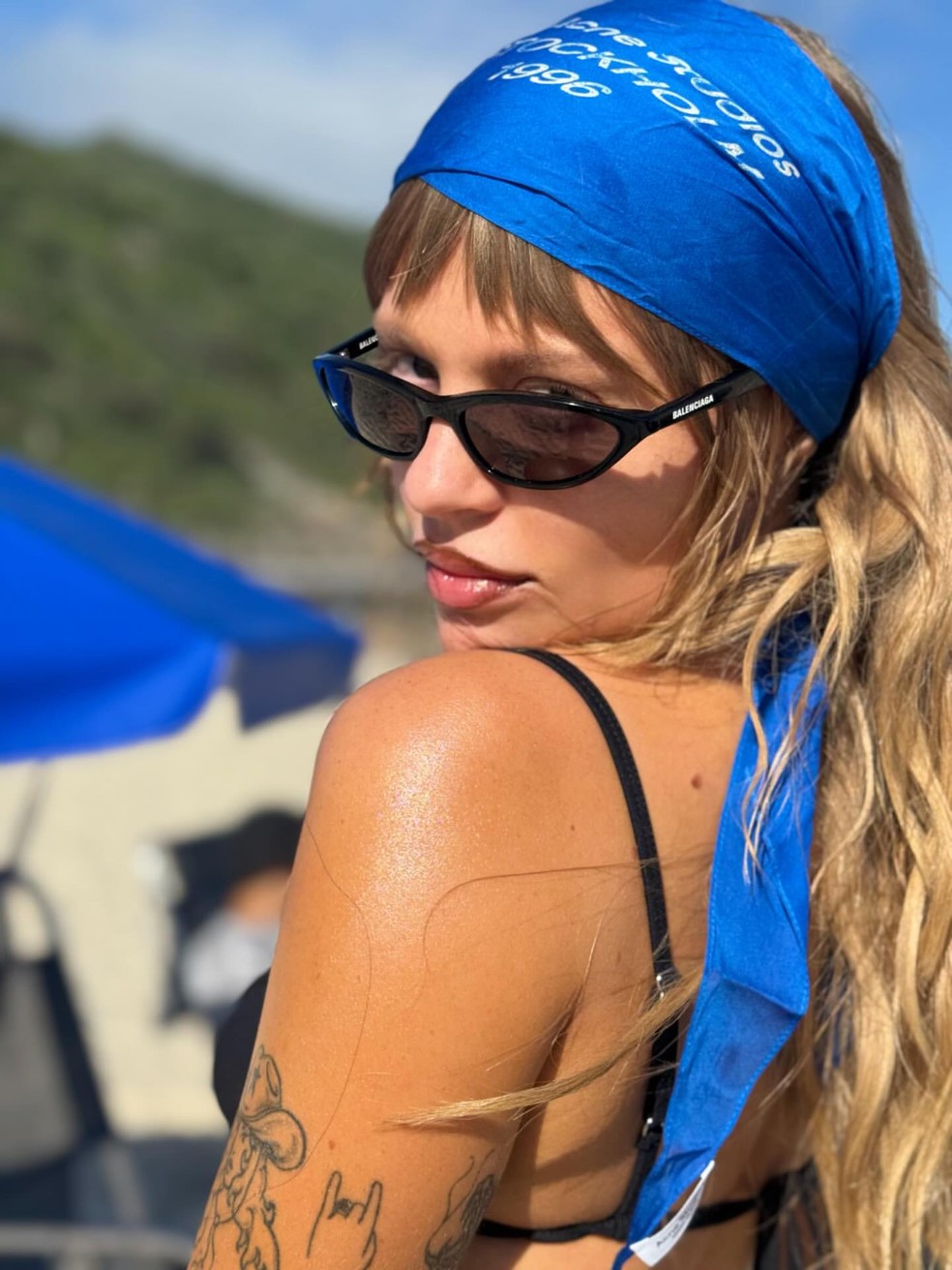 Com dois biquínis ao mesmo tempo, Luísa Sonza exibe marca de bronze e movimenta web: 'Explodindo de gostosa' — Foto: Reprodução/Instagram