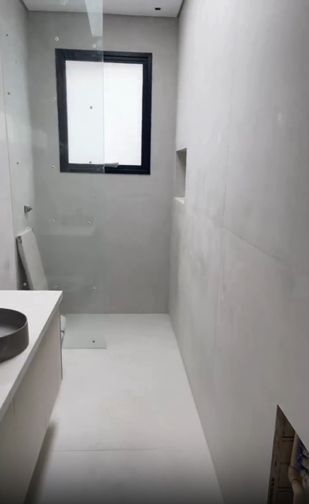 Banheiro da mansão de Jonas Sulzbach e Mari Gonzalez — Foto: Reprodução/Instagram