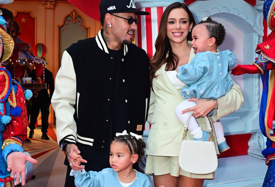 Neymar e Bruna Biancardi com Mavie e Mel
