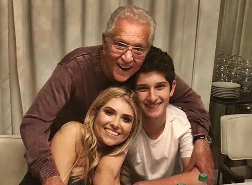 Carlos Alberto de Nóbrega tinha 64 anos quando os filhos gêmeos, Maria Fernanda e João Victor, nasceram — Foto: Reprodução/Instagram