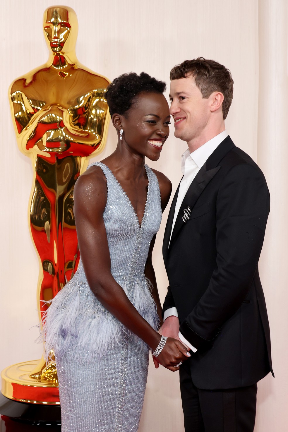Oscar 2024 Lupita Nyong'o troca Joshua Jackson por colega de filme