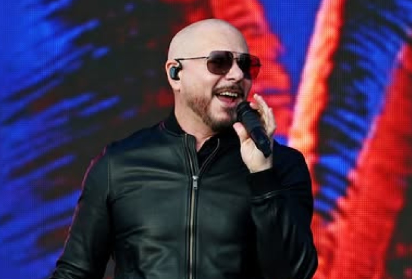 Pitbull anuncia show no Brasil com partição especial de Pedro Sampaio