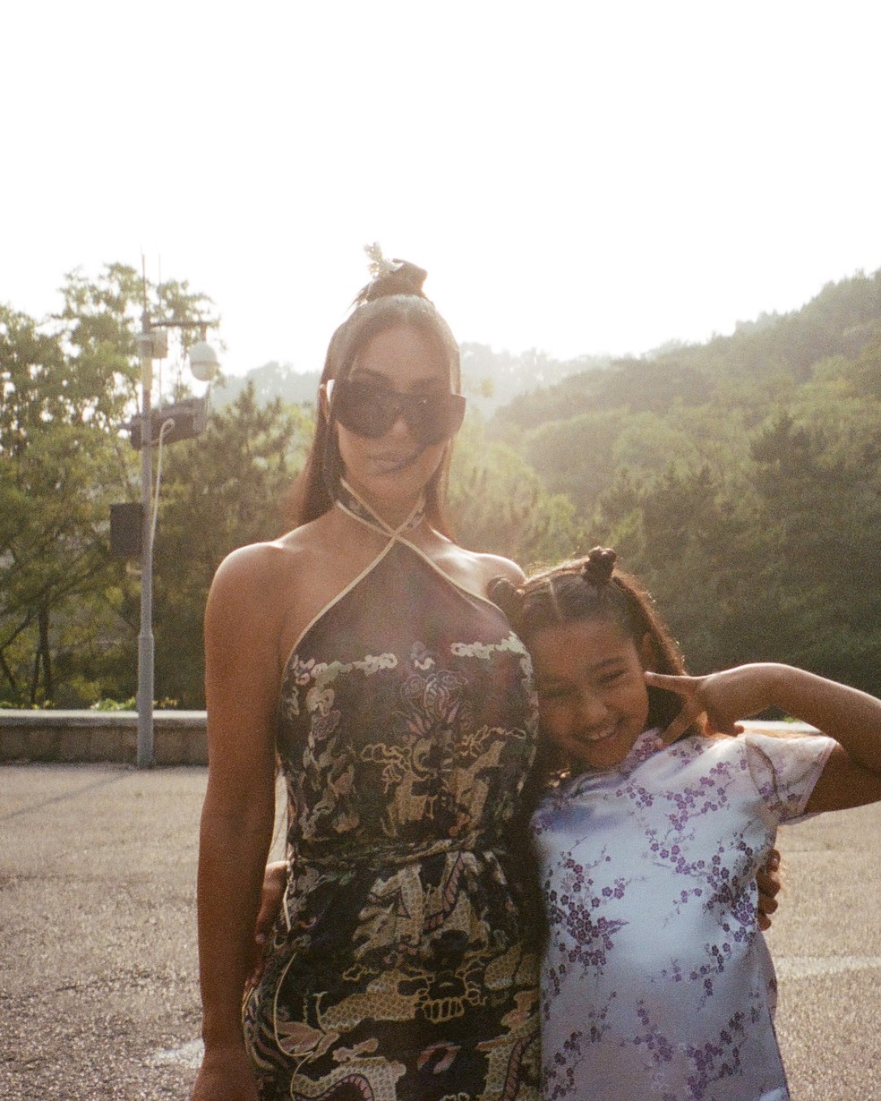 Kim Kardashian curte viagem na China — Foto: Reprodução/Instagram