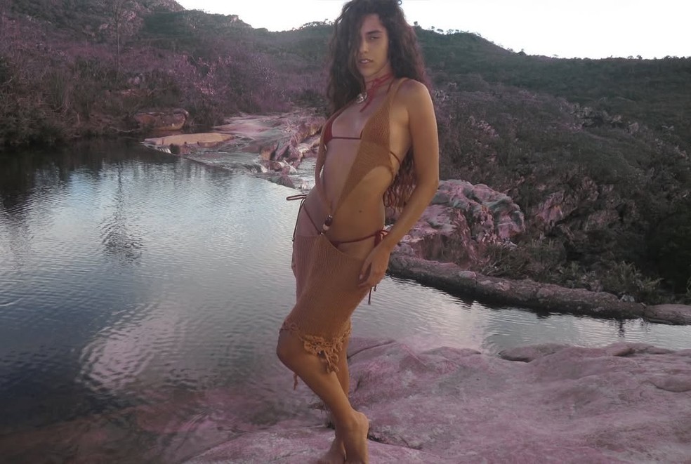 Marina Sena impressiona fãs com ensaio de biquíni na cachoeira — Foto: Reprodução/Instagram