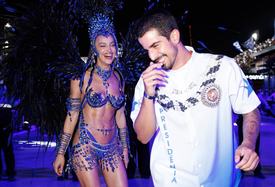 Irina Shayk estreia na Sapucaí; veja a fantasia da top model