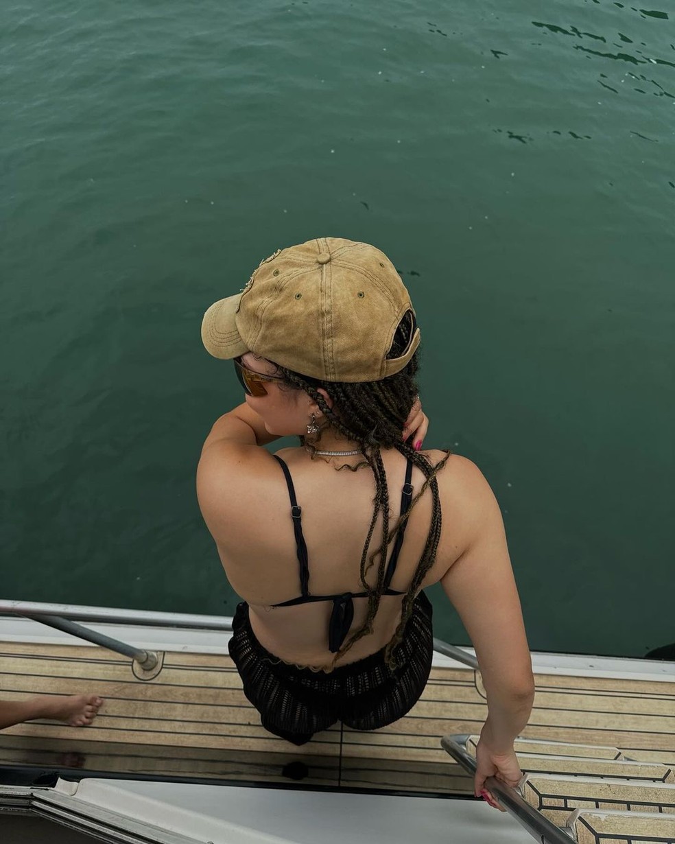 Aysha Benelli aproveitou o dia em iate — Foto: Reprodução/Instagram
