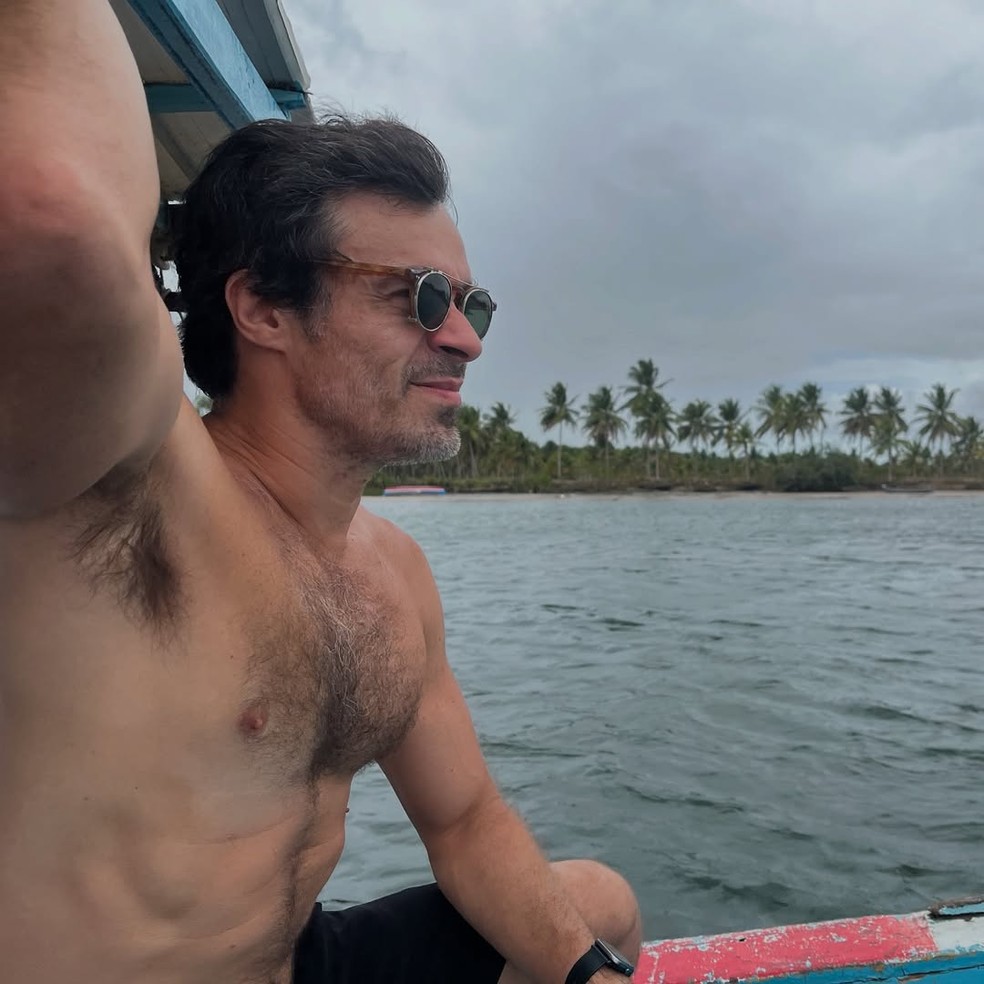 Erom Cordeiro abre álbum de viagem ao lado do namorado