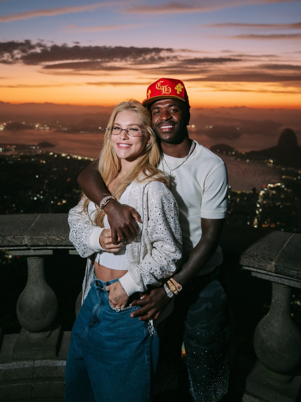 Vini Jr. abre álbum de visita ao Cristo Redentor — Foto: Reprodução/Instagram