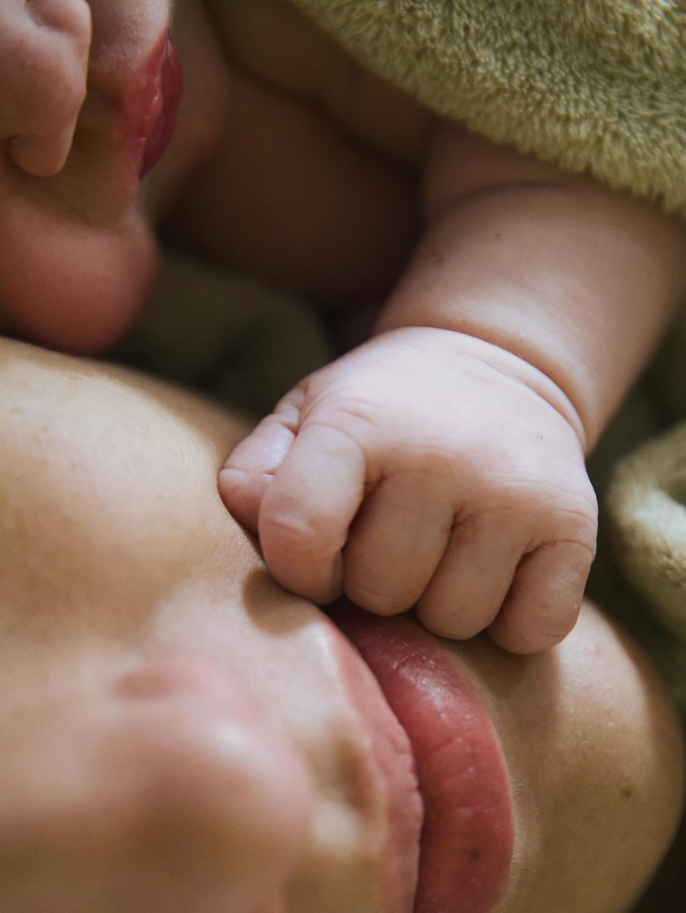 Nasce Zuza, filha de Rafa Kalimann e Nattan — Foto: @hannarocha