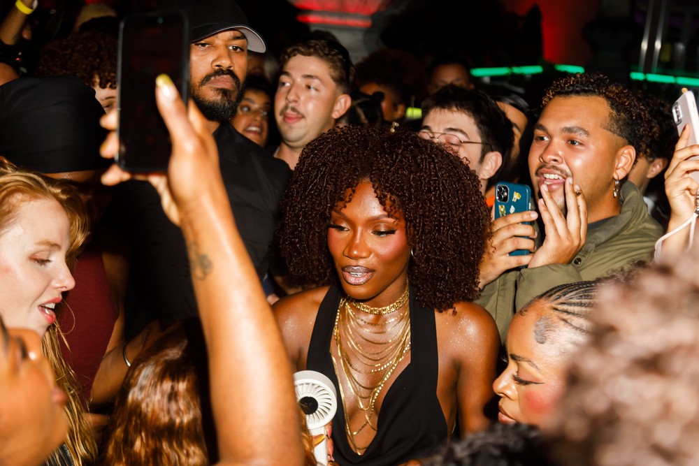 Doechii curte festa com fãs em prédio histórico antes de show no ...