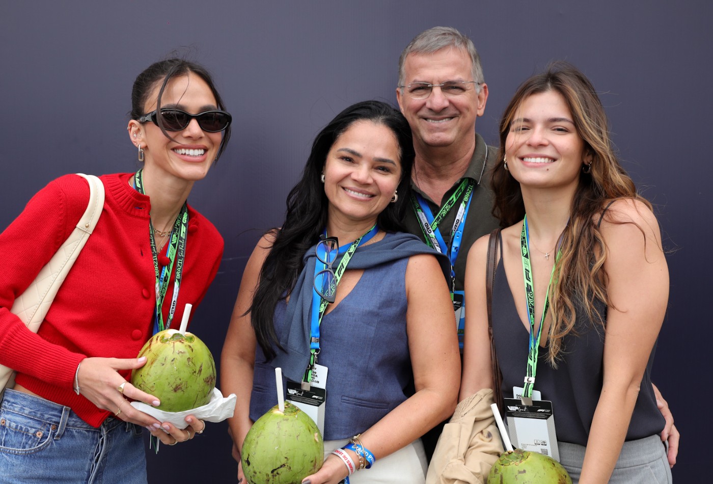 Bruna Marquezine vai com a família ao GP Brasil de F1