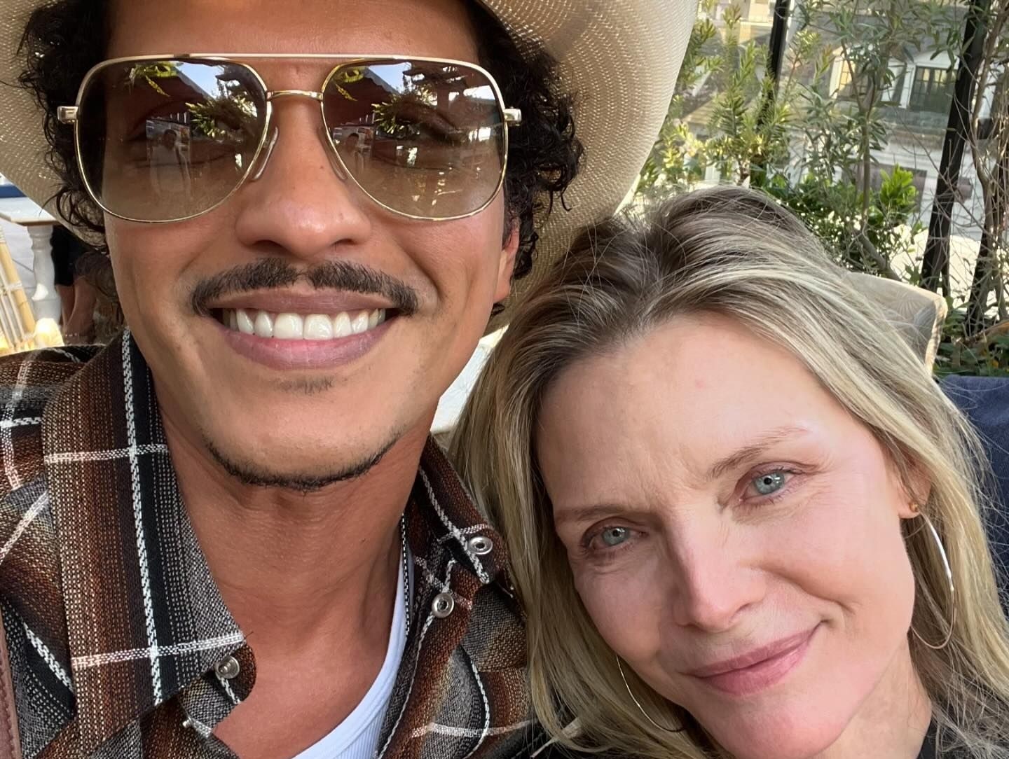Michelle Pfeiffer tieta Bruno Mars e cita hit 'Uptown Funk', que tem ...