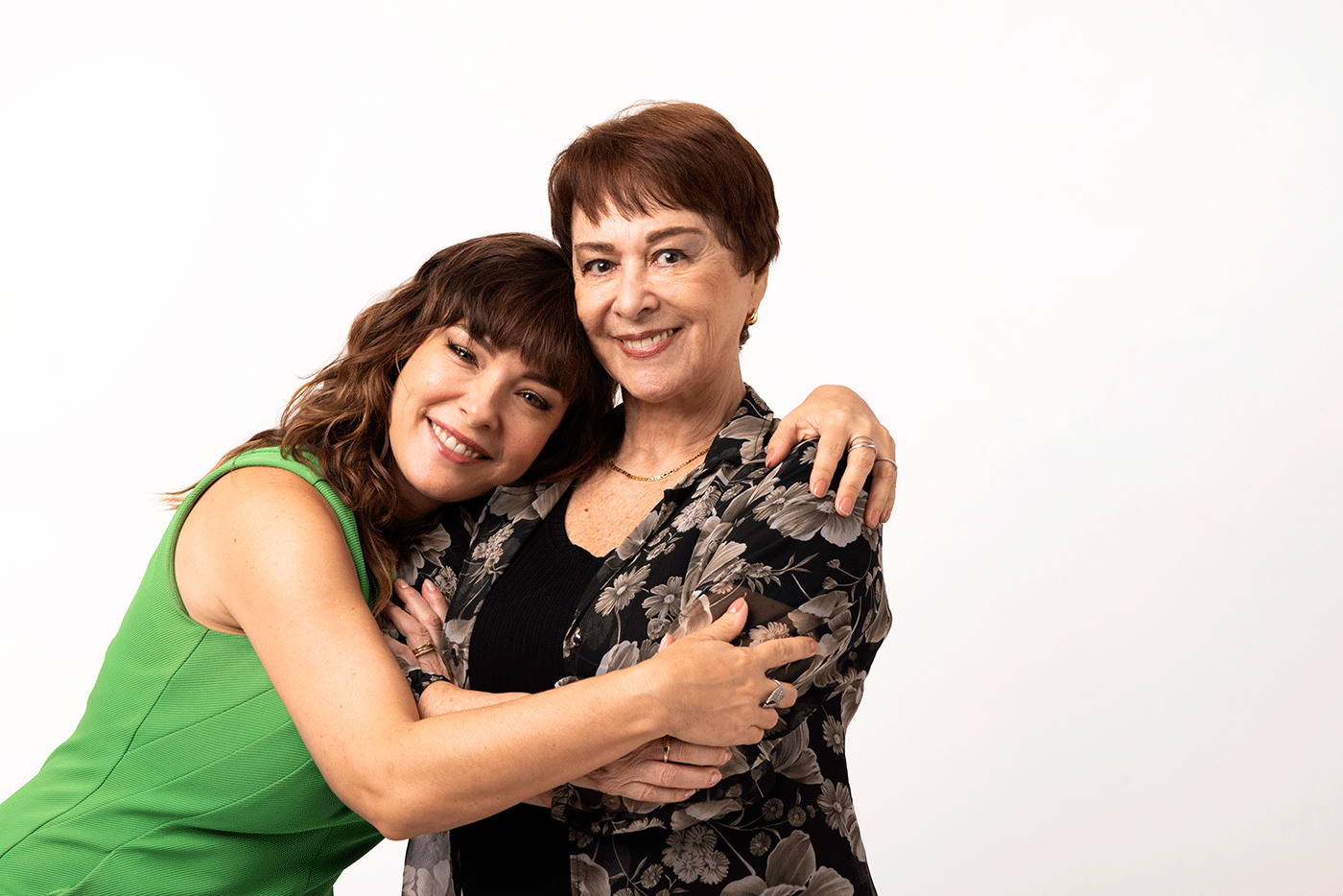 Regiane Alves e Nívea Maria em momento de cena e cumplicidade
