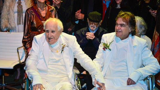 Aos 86 anos, Zé Celso se casa com Marcelo Drummond no Teatro Oficina