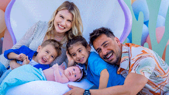 Pai de três, Julio Rocha fala sobre paternidade: 'Evoluindo para ser o melhor'