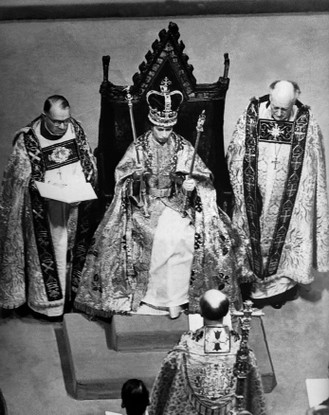 Coroação de Rainha Elizabeth II com a Coroa de Santo Eduardo