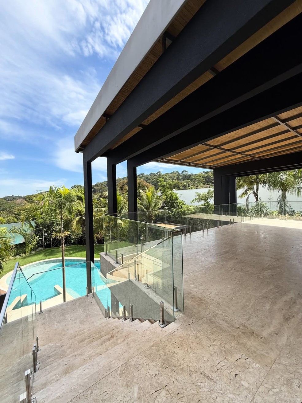 Com seis suítes e piscina com telão de LED, nova mansão de Zé Felipe em Goiânia é avaliada em R$ 24 milhões — Foto: @joaodosimoveiss