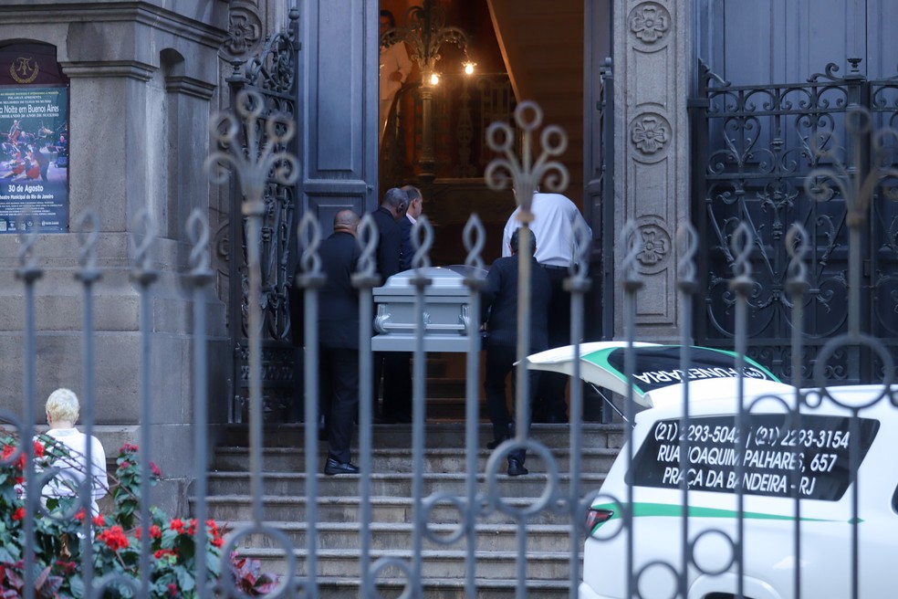 Corpo da cantora Preta Gil chega ao Theatro Municipal do Rio de Janeiro para ser velado