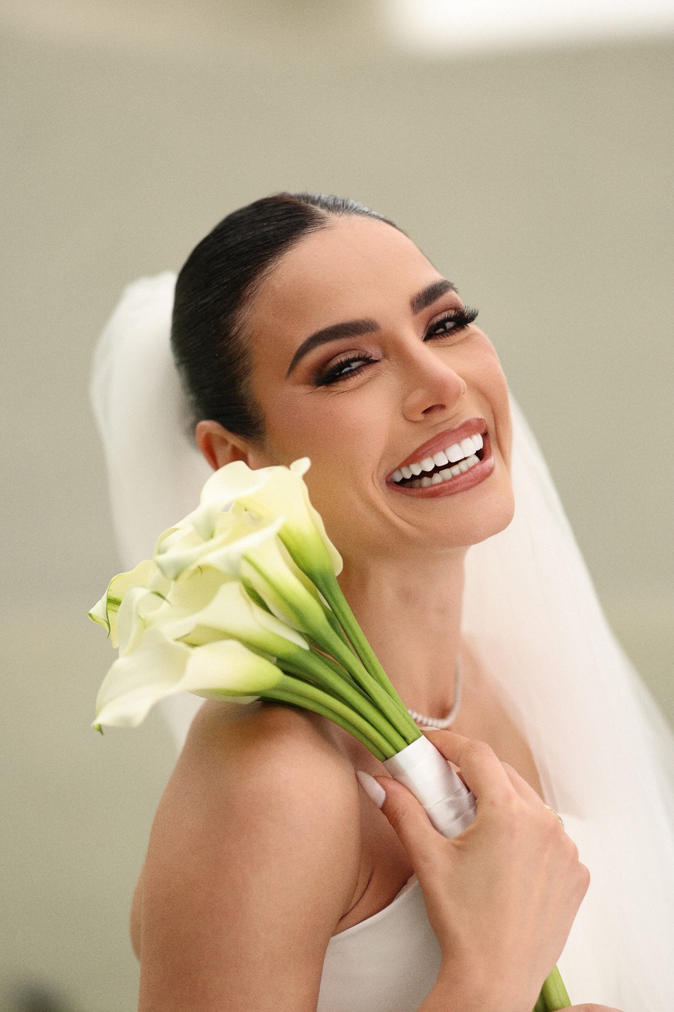 Miss Brasil Julia Gama se casa em Trancoso com vestido 'de corset infinito' — Foto: @mayckonsantosoficial