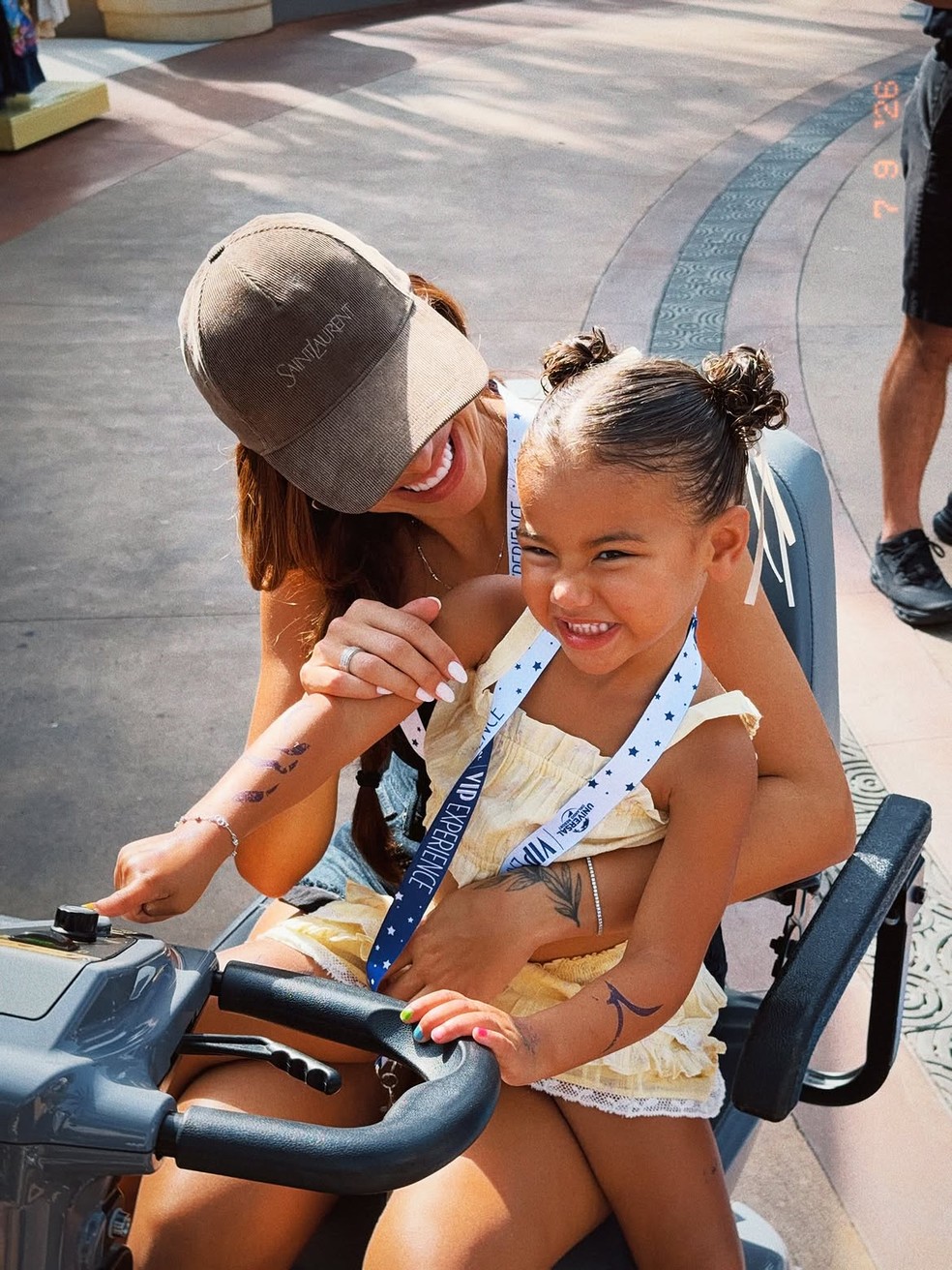 Bruna Biancardi curte parque com a família — Foto: Reprodução/Instagram