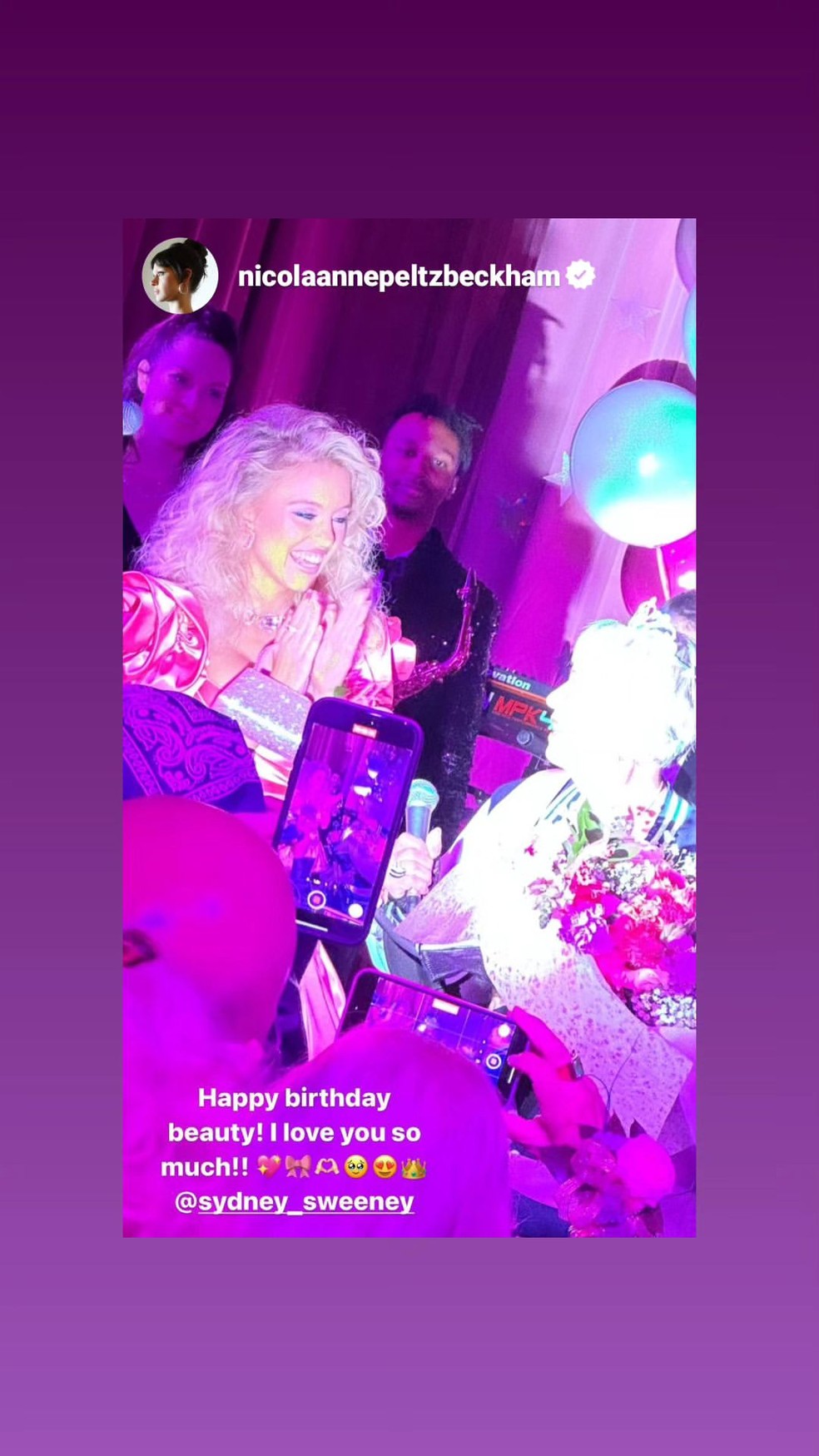 Sydney Sweeney comemora aniversário com tema festa de formatura — Foto: Instagram