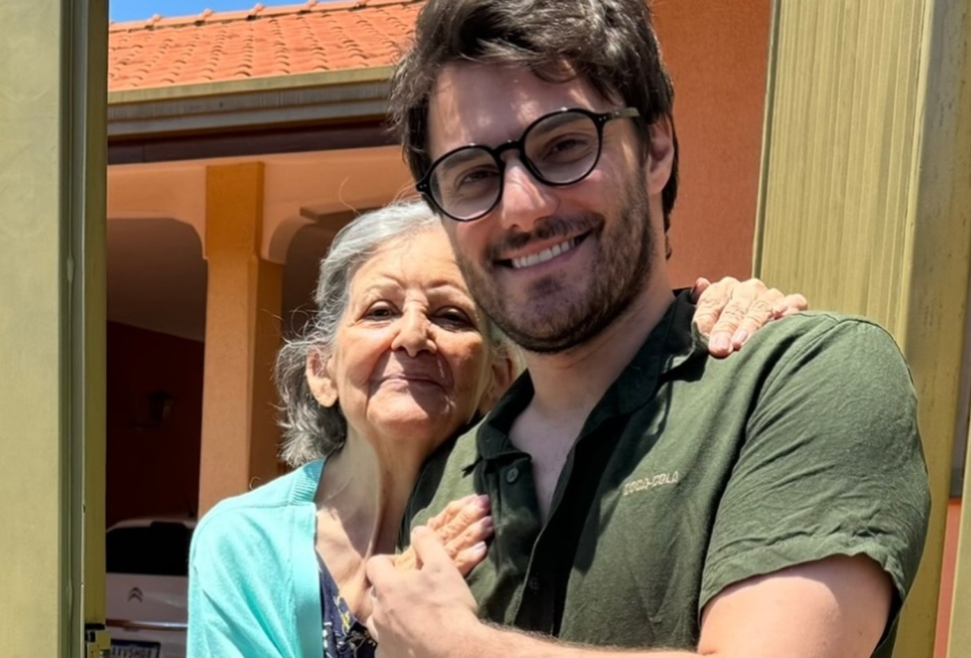 Hugo Bonèmer lamenta morte da avó com homenagem emocionante nas redes sociais