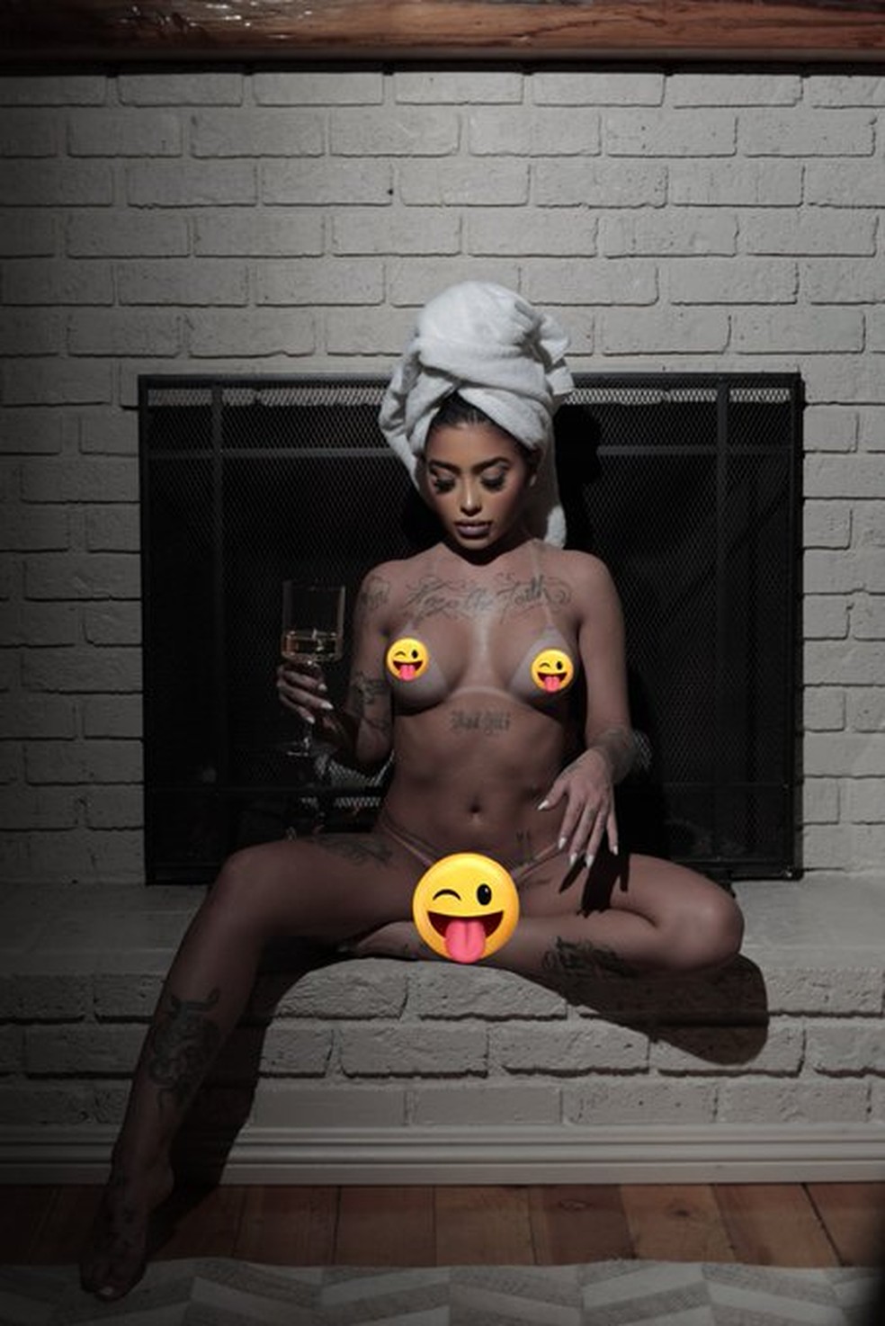 MC Mirella surpreende os seguidores ao compartilhar foto nua