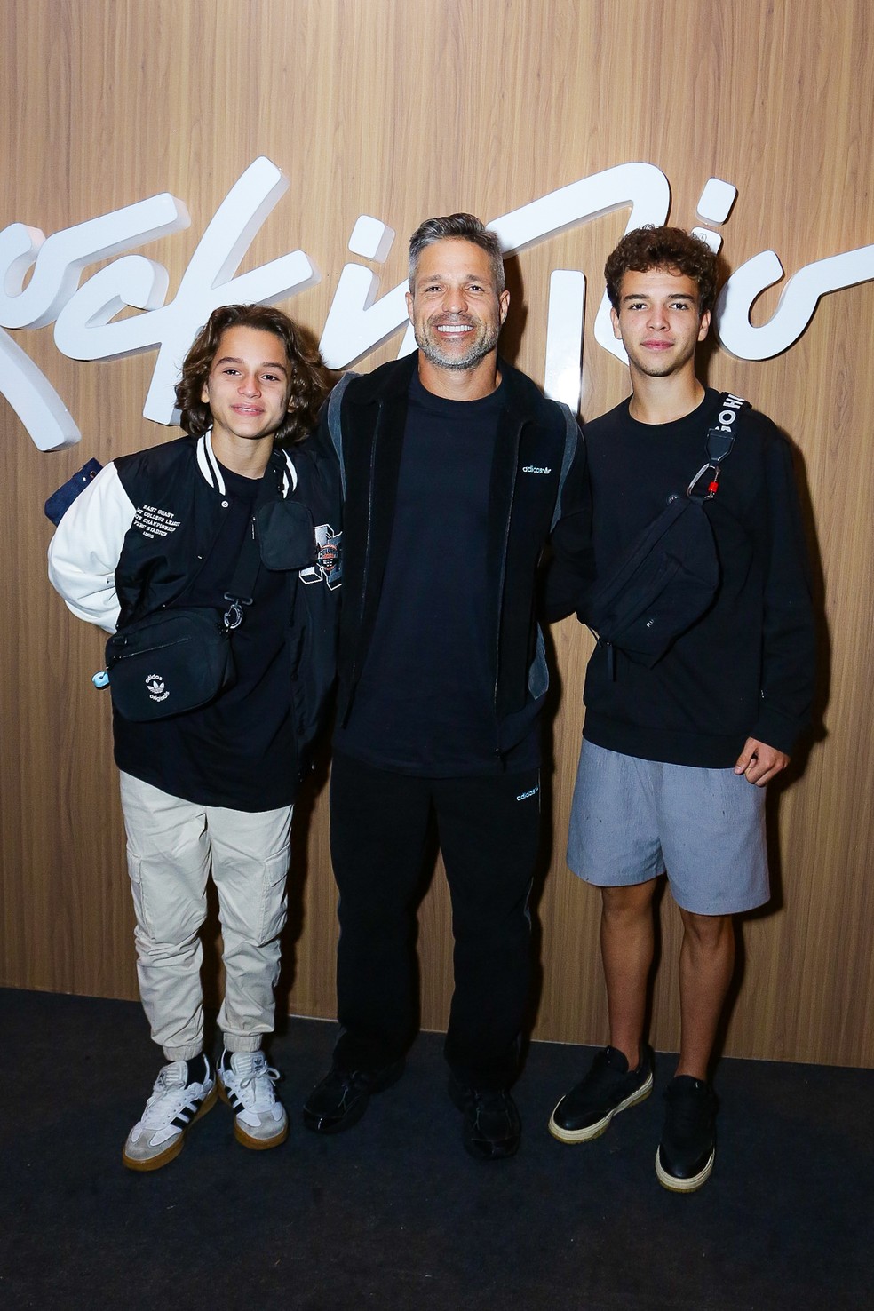 Diego Ribas com os filhos — Foto: Fabrício Pioyani/ AgNews
