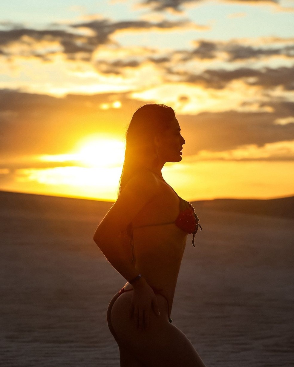 Ex-BBB Beatriz Reis durante pôr do sol do Maranhão (Foto: reprodução/Instagram/@beatrizreisbrasil) Lorena Bueri