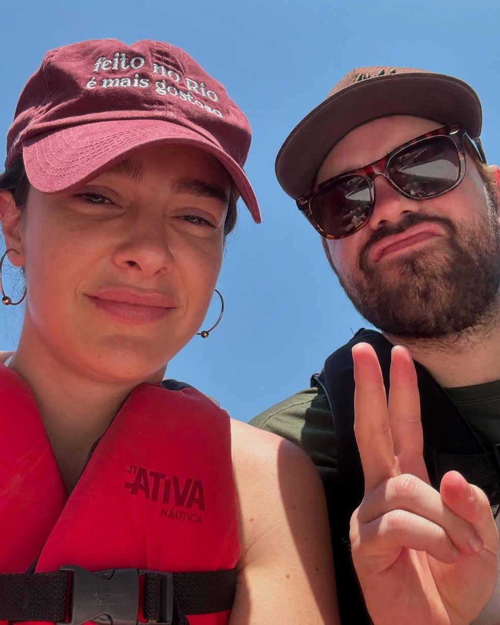 Discreta, Mariana Molina exibe álbum de passeio com o namorado e casais ...