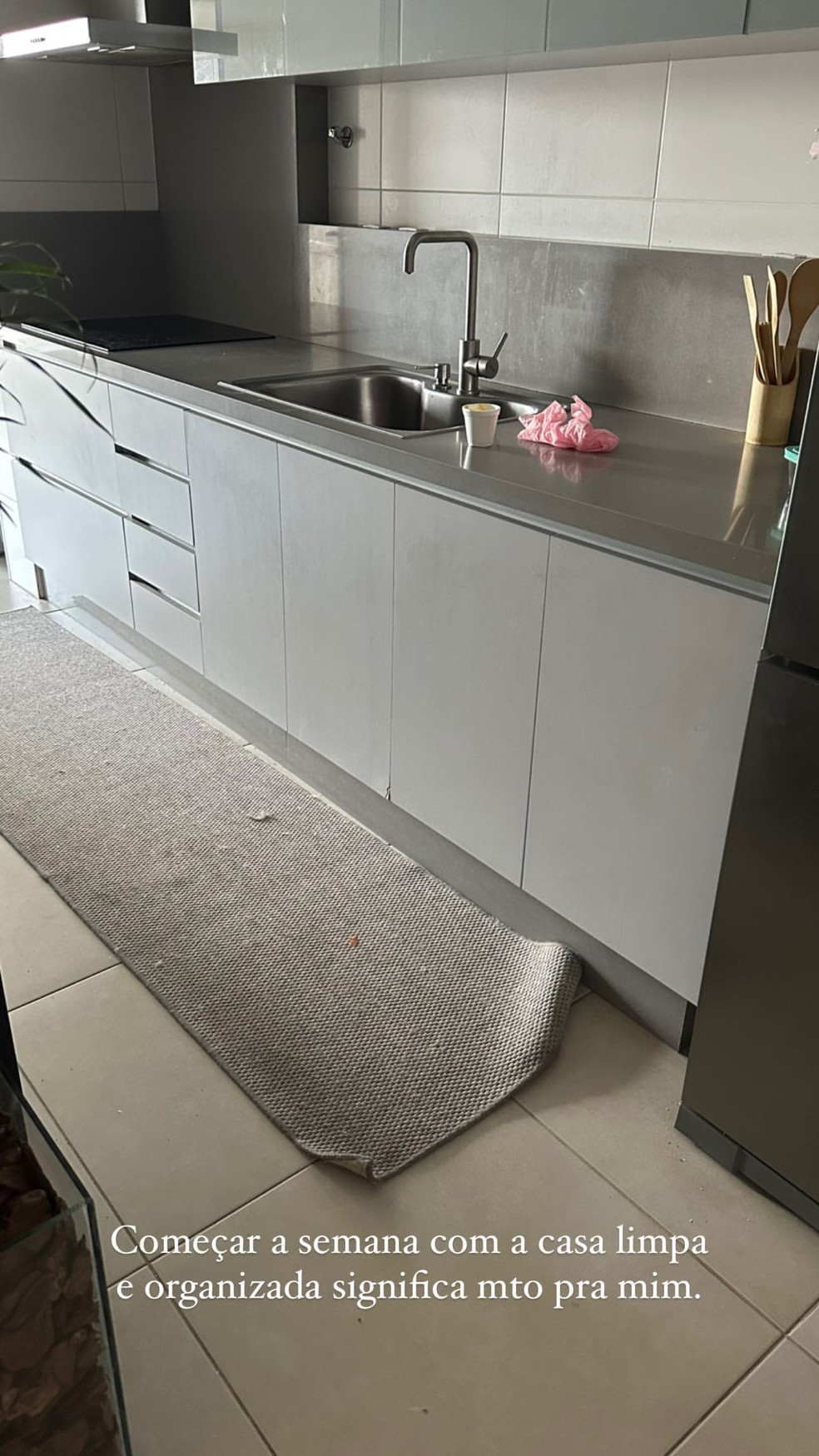 Maria Lina mostra antes e depois de limpar e arrumar seu apartamento — Foto: Instagram